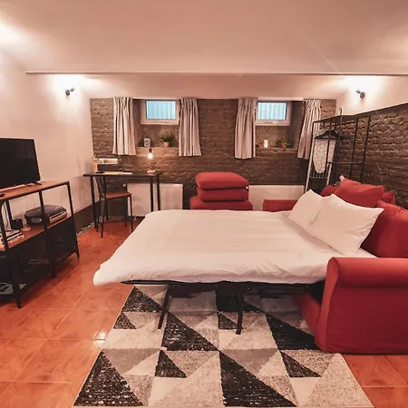 Music Xperience Studio- Comfy Basement For Music Lovers *