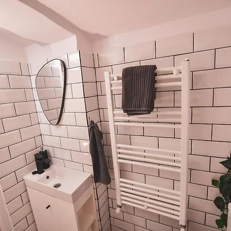Music Xperience Studio- Comfy Basement For Music Lovers *